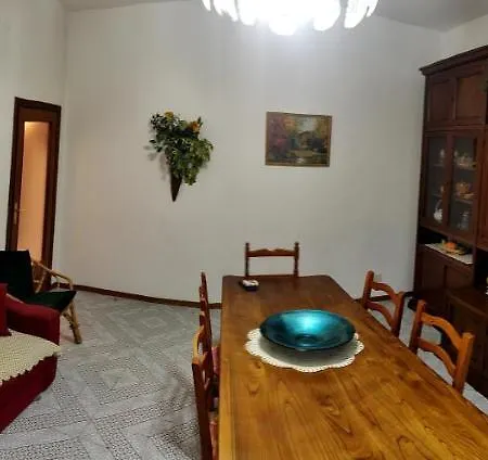 A Marina Di Grosset Apartment *