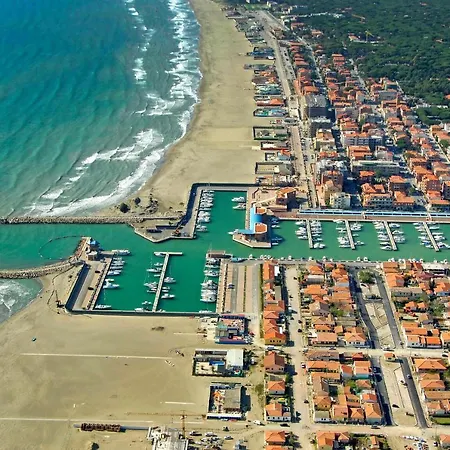 A Marina Di Grosset